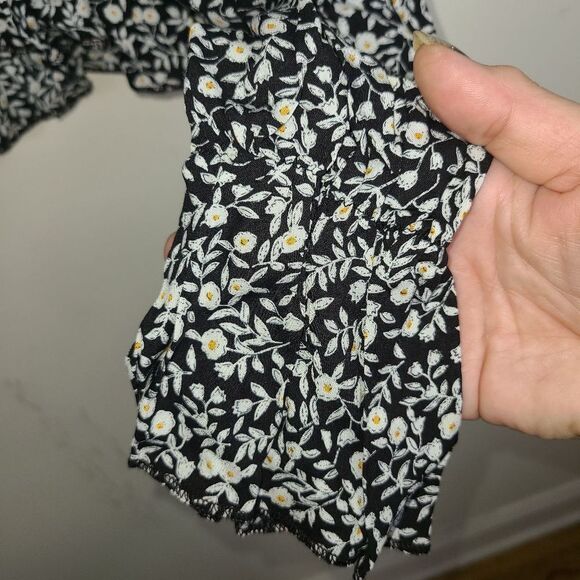 Shein Boho Ditzy Daisy Print Crop Front Tie Shirt (M) - Picture 4 of 8